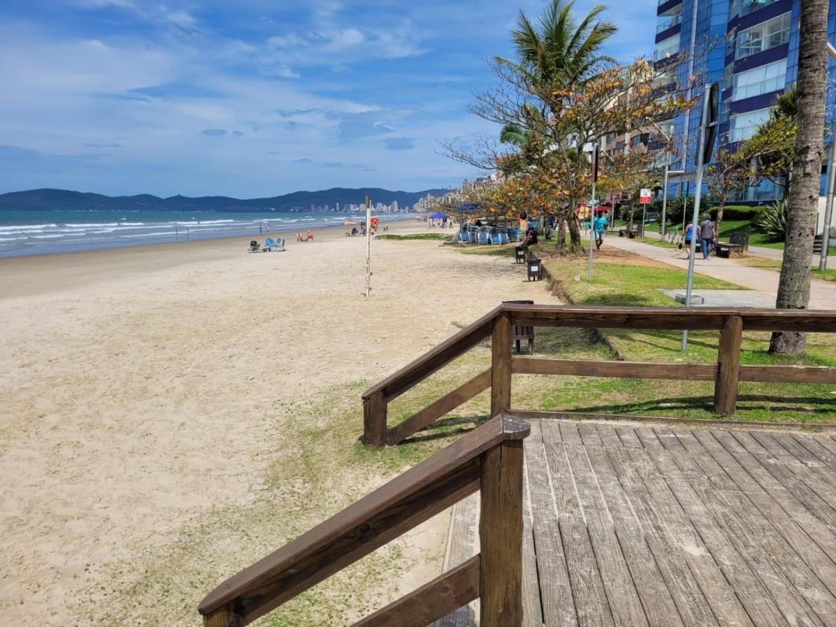 Apartamento 200 Metros Da Praia 03 Quartos Com Ar Condicionado - Meia Praia - Итапема Екстериор снимка